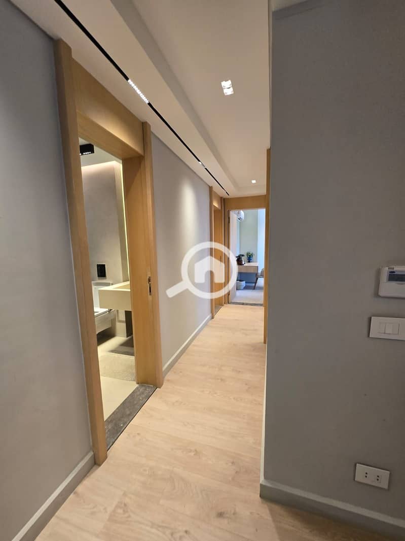 10 WhatsApp Image 2025-08-20 at 17.41. 41_32cf44de. jpg