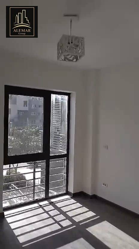 7 ba7093e2-6d38-4d51-bc50-d5e83b6a2e25. jpg