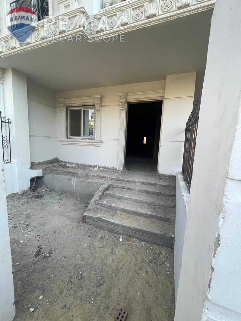 12 aa940069-aa63-425d-91a6-9581bf309a64. jpg