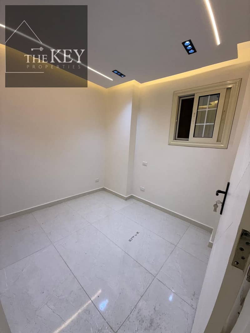 8 d992e2ee-2a85-4a03-8e58-2e724ec87125. jpg