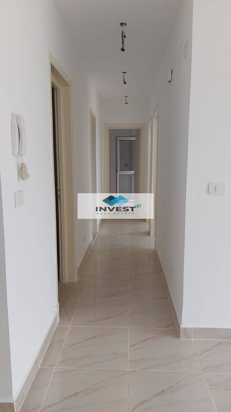 4 3c677823-39b1-40bd-b3bb-31f741f87c45. jpg