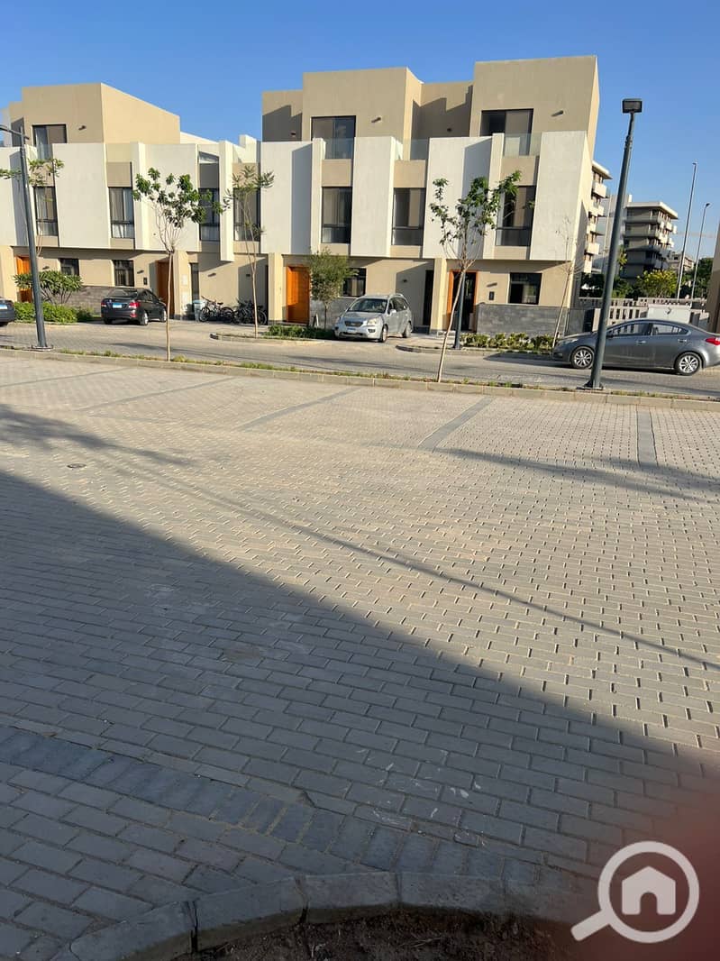 4 479e3afe-bc7c-4fb1-8af3-1610d0baeaab. jpg