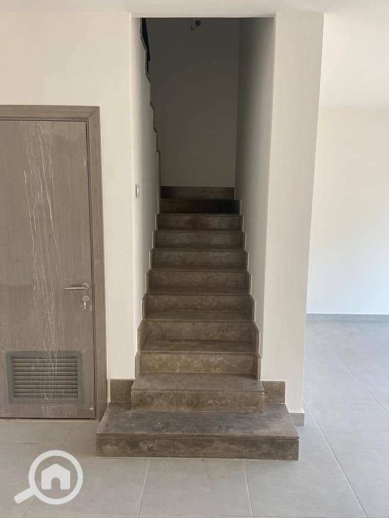 8 dcf8418d-4f05-41b8-a8c6-cad5ed304d41. jpg