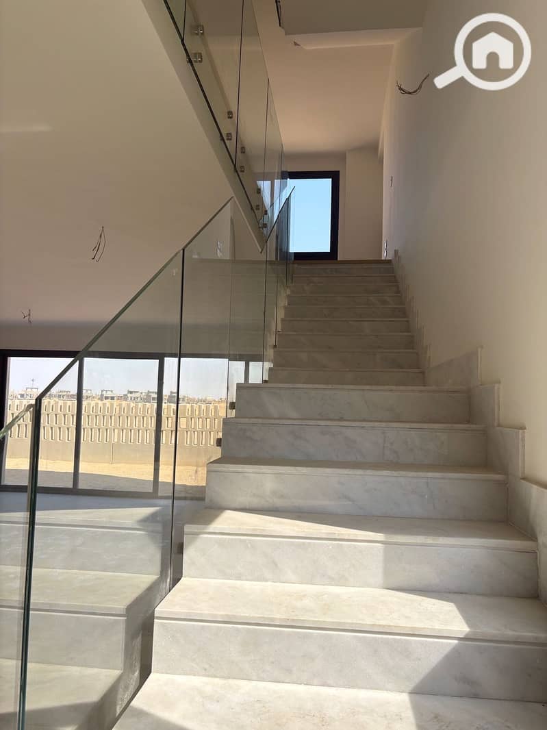 6 18893a49-0703-49e4-916e-f41a8d667e0a. jpeg