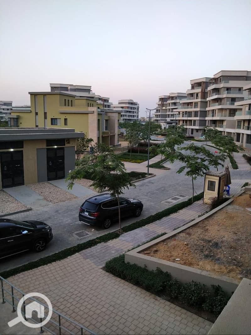 6 f4e567f7-6e54-49b2-8367-5ccbbbed3d3e. jpeg