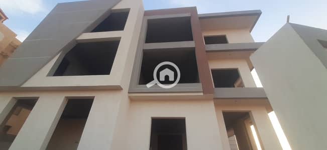 فیلا 5 غرف نوم للبيع في 6 أكتوبر، الجيزة - WhatsApp Image 2025-10-24 at 12.23. 55 AM (2). jpeg