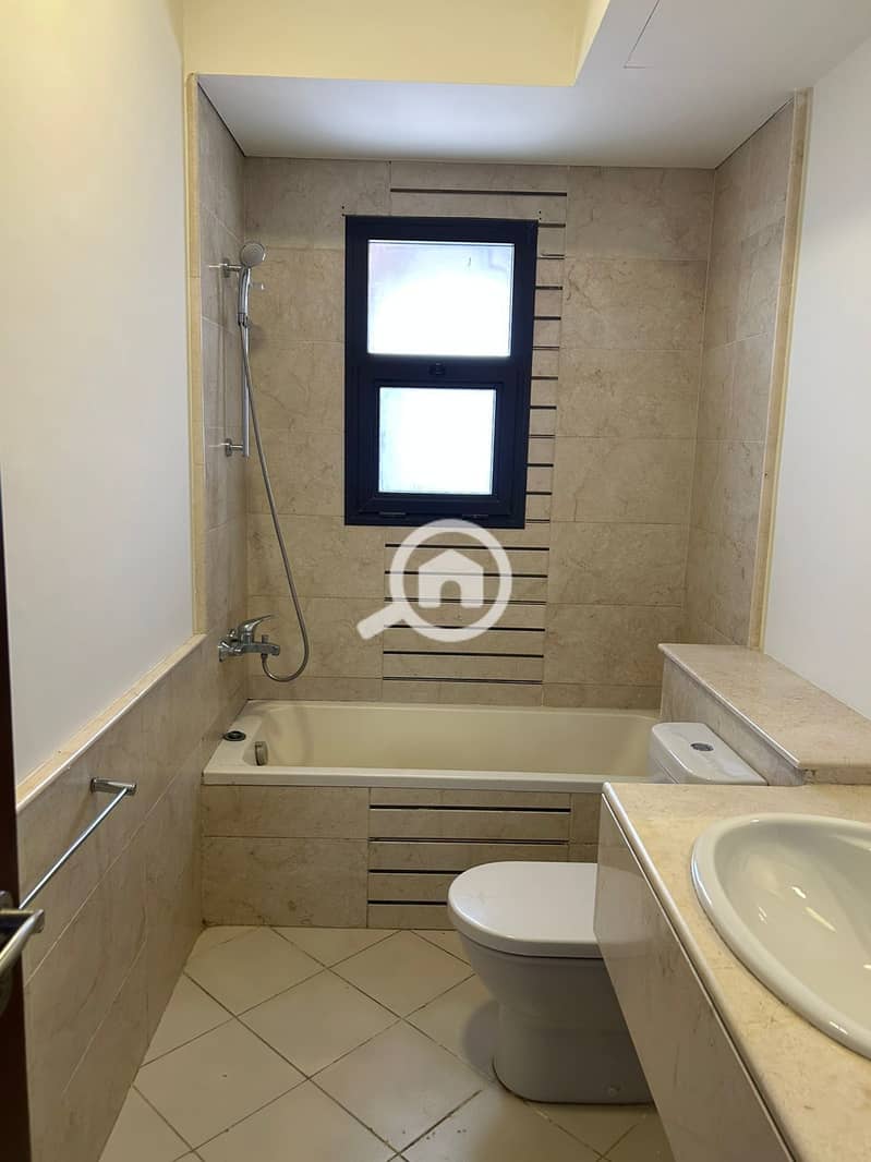 13 62f8a5dd-3086-4653-8dcc-ac3b3573e18a. jpeg