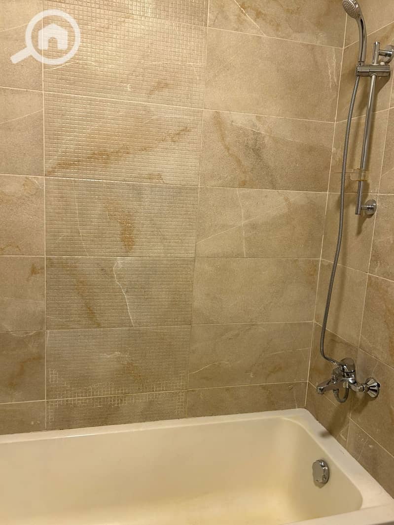 14 175e773f-69ab-4e71-b0f2-0c3af1ee30ca. jpeg