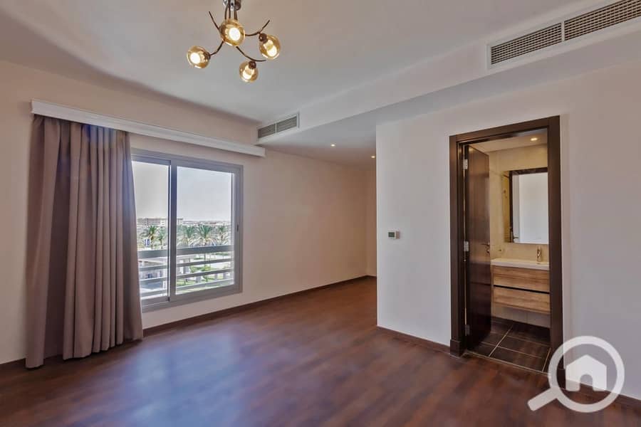 4 WhatsApp Image 2025-11-04 at 17.34. 37 (1). jpeg