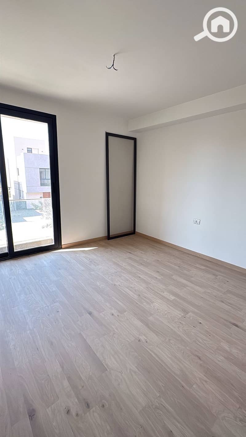 3 f05beb12-9708-44b6-894d-bde67bc9c015. jpg