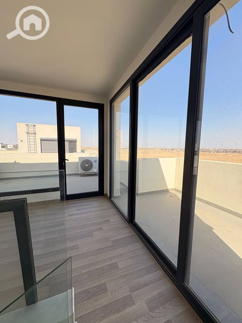 9 046e34fd-559f-446b-865f-fd7e2a52ce1b. jpg