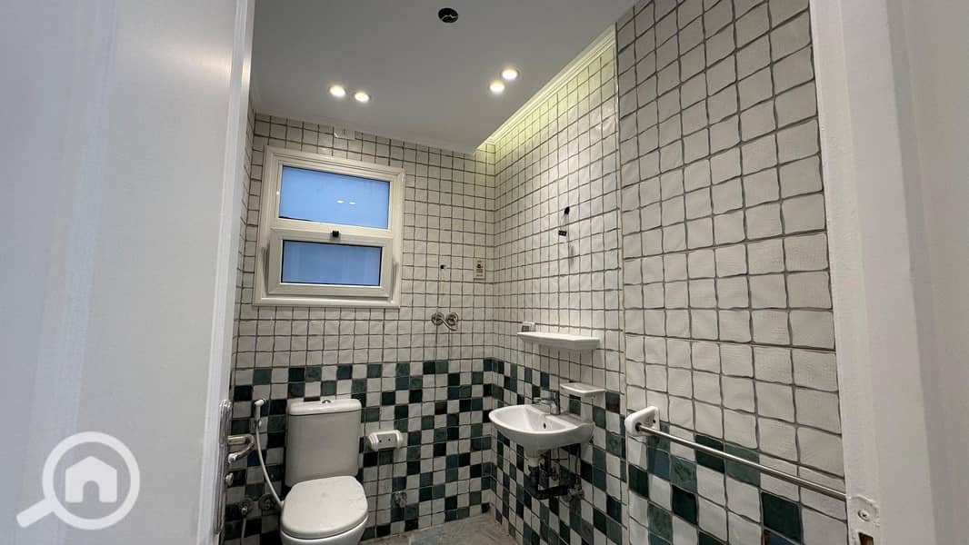 15 576827247_1981483446029977_2789691899456468972_n. jpg