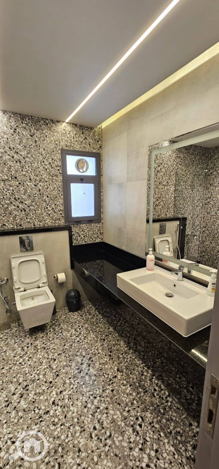 8 938ccc9a-8086-45d4-8fed-6e30554aeb7b. jpeg