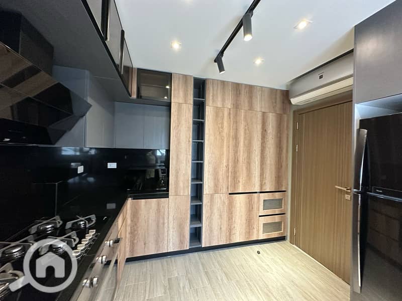 6 8f739ba7-b531-4ff8-a2f8-8b4a70975f05. jpeg