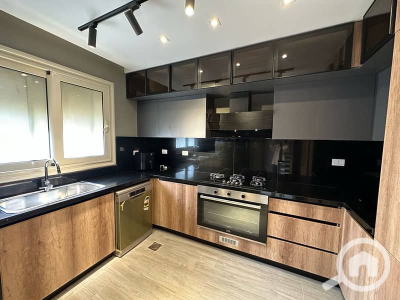 7 77b82580-7dae-46a0-a31c-86dc645f868d. jpeg