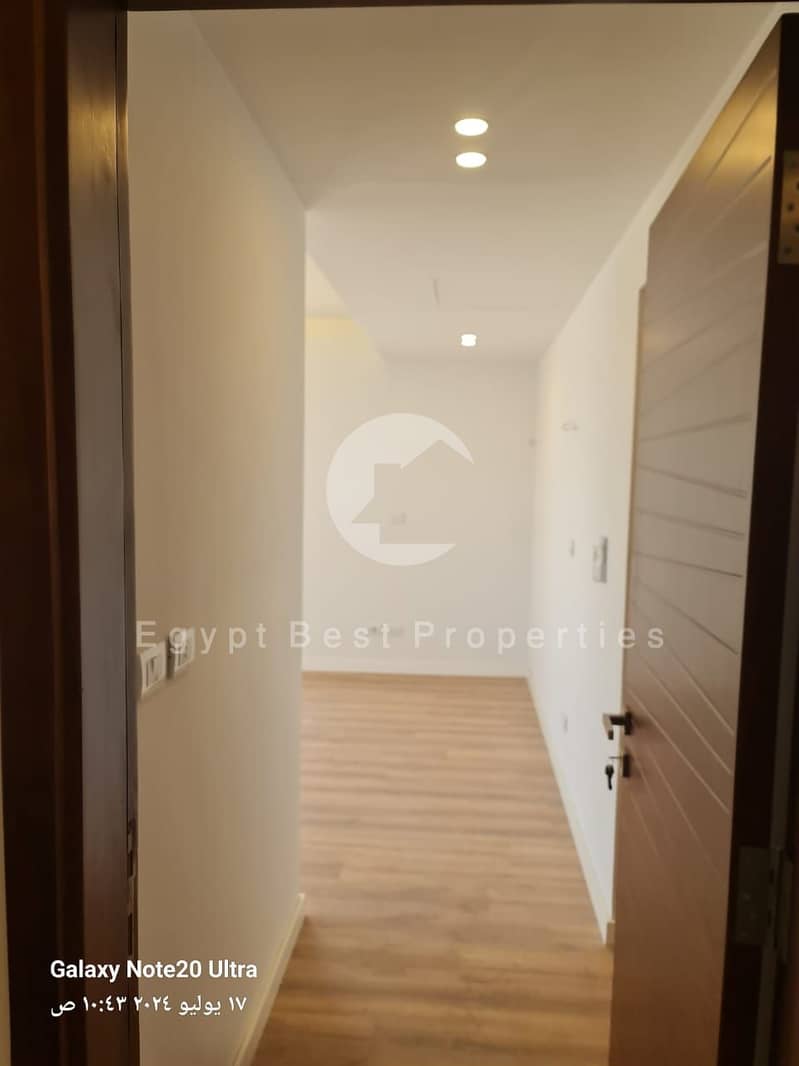 8 4985fdd8-25ad-465f-a9da-29d5d2c620c2. jpg