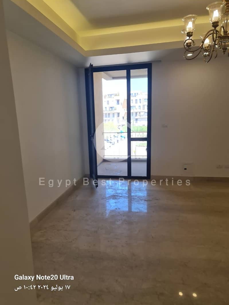 10 a86d18af-eb25-4b96-b1c6-0e340a3e0a84. jpg