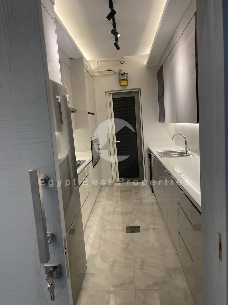 11 e3eb9b11-7ec3-4bf9-9192-36ca0fec52c7. jpeg