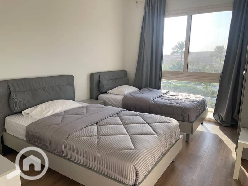 2 2c779b81-9e18-48c4-b441-7b6b905679e8. jpg