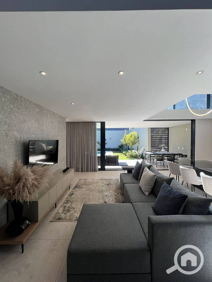 8 571723993_24943748488628586_2656216690751532584_n. jpg