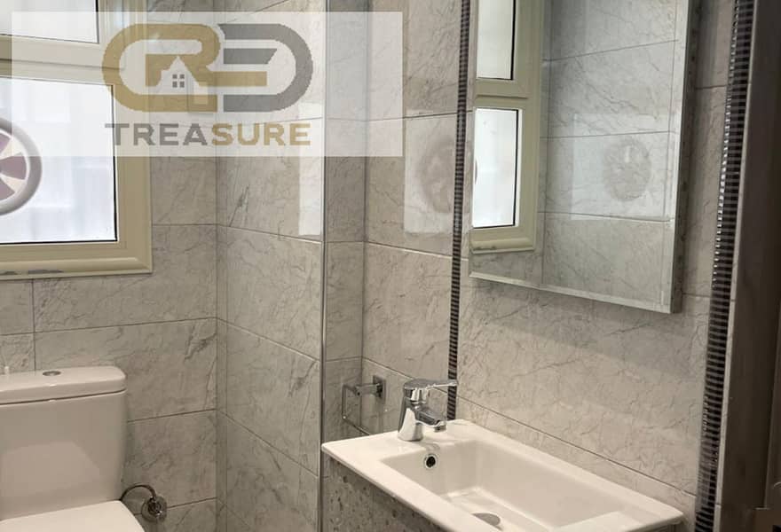 12 38d3b773-3fb0-44bc-a7d5-ee925ca19a9d. jpg