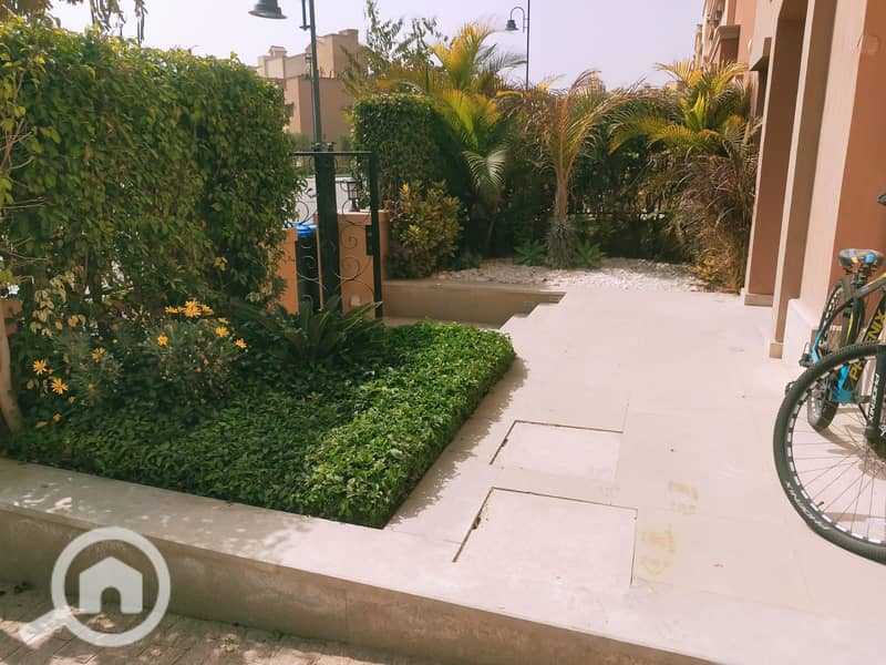 2 b7f8f32d-614c-427e-abf2-0efeeed96b16. jpeg