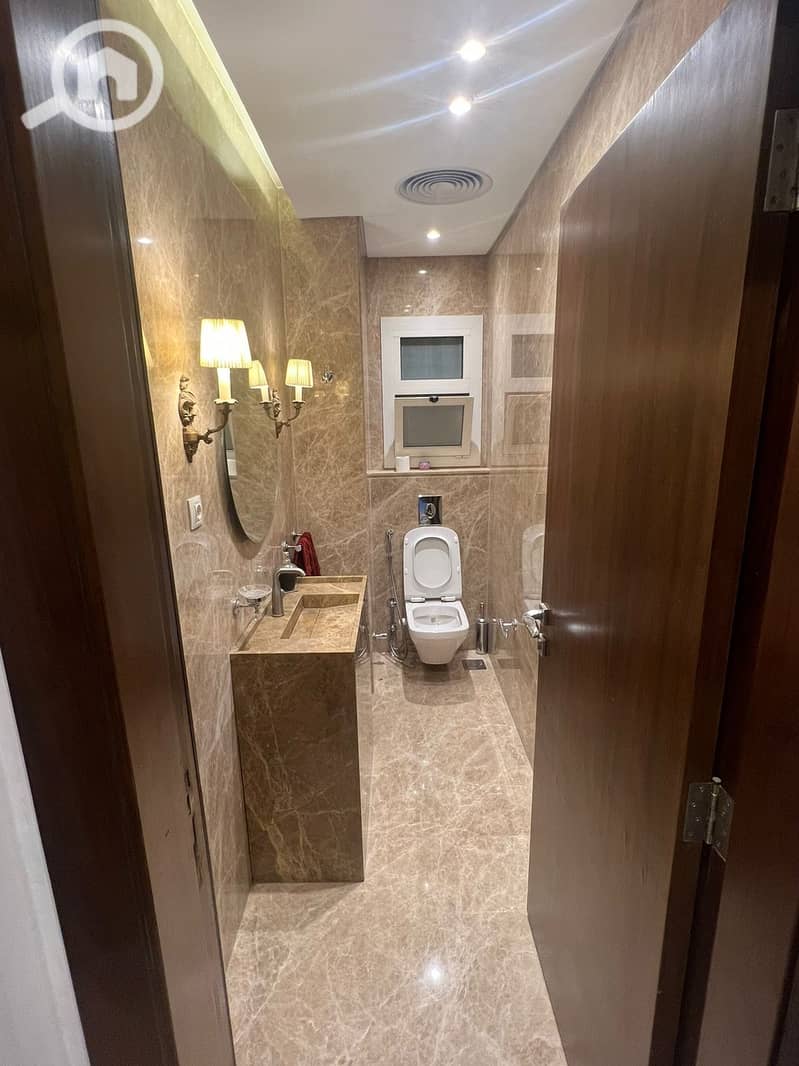 4 e74e4bd1-301c-4f80-9fb6-d4e971bbf215. jpeg