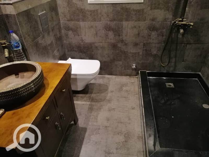 5 b18faa2d-1594-4d8c-81df-f004d8652ce8. jpg