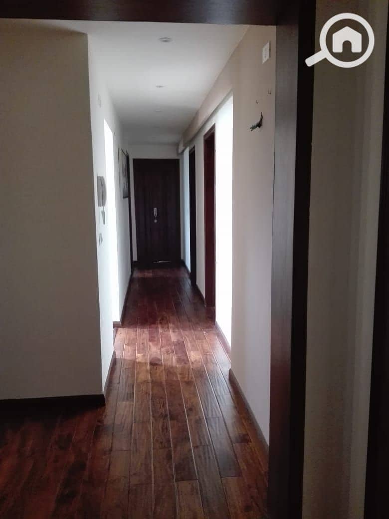 8 e92b5a58-eb0d-416e-a39d-b96a0aee57e3. jpg