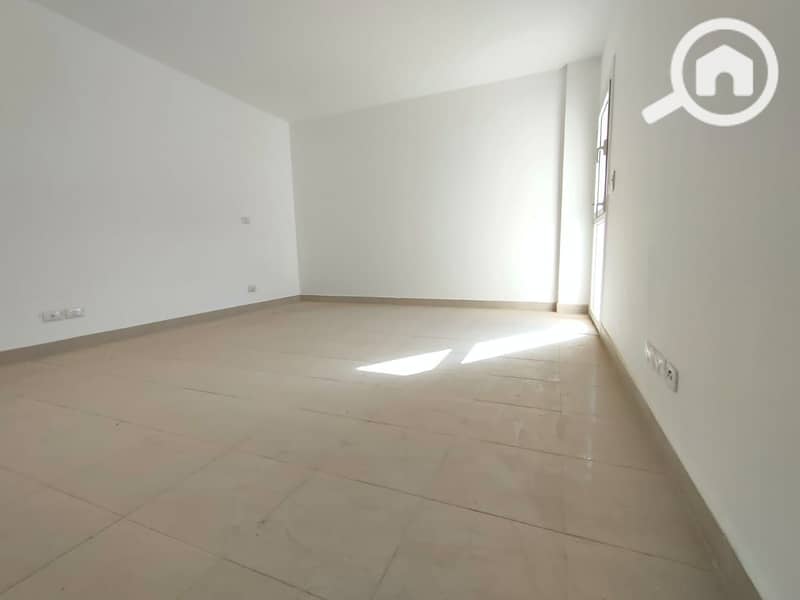 4 b3717791-d967-4cdb-8ec8-5fd0f2a18f8e. jpg