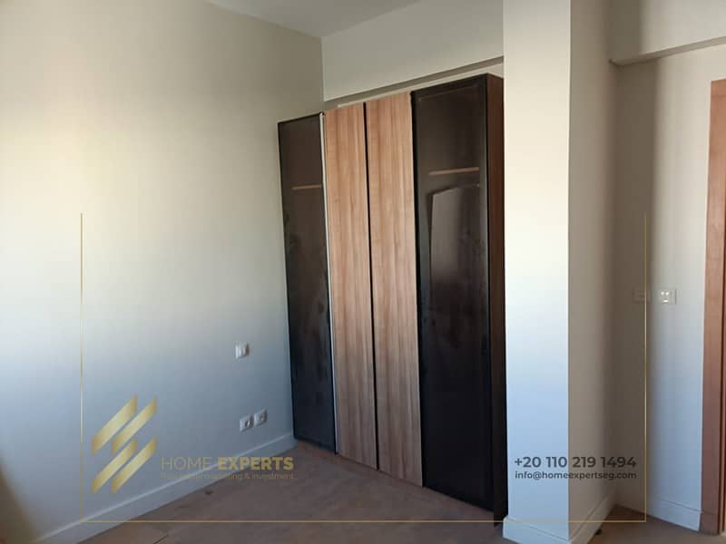 2 5add4500-e6ce-42f9-b9f6-b44c7a8b5065. jpg