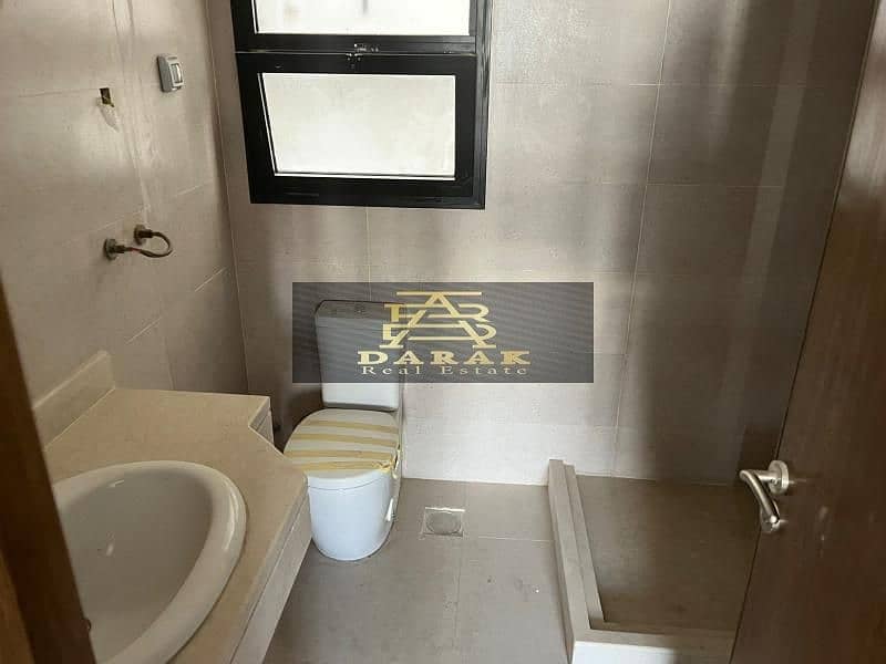 10 b23fd7d7-a9cf-445f-8243-111efa7ddfab. jpg