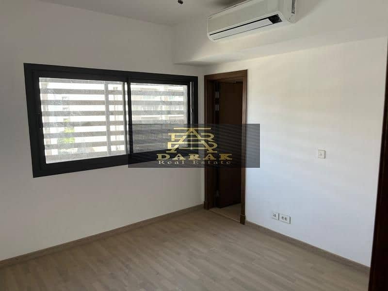 12 bced6877-f02d-4443-b246-97af4c1a3b5d. jpg