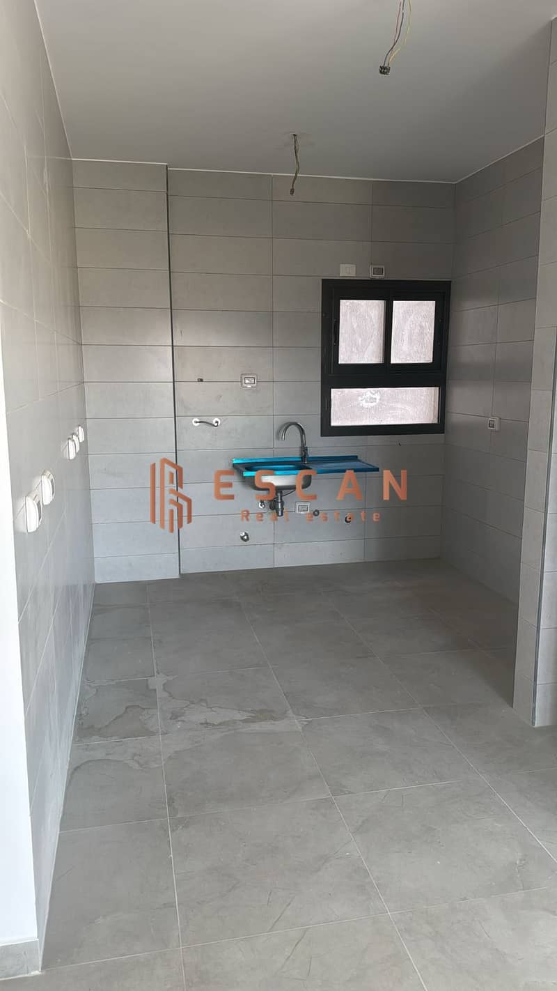 4 U445570 (29). jpeg