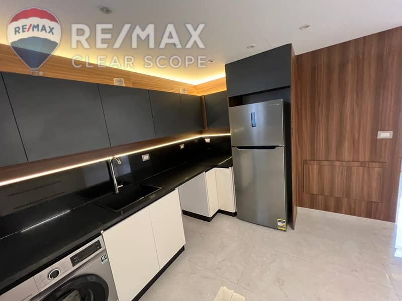 17 bc7328ee-1241-4f2d-a4e1-1b7b3c4e7810. jpg