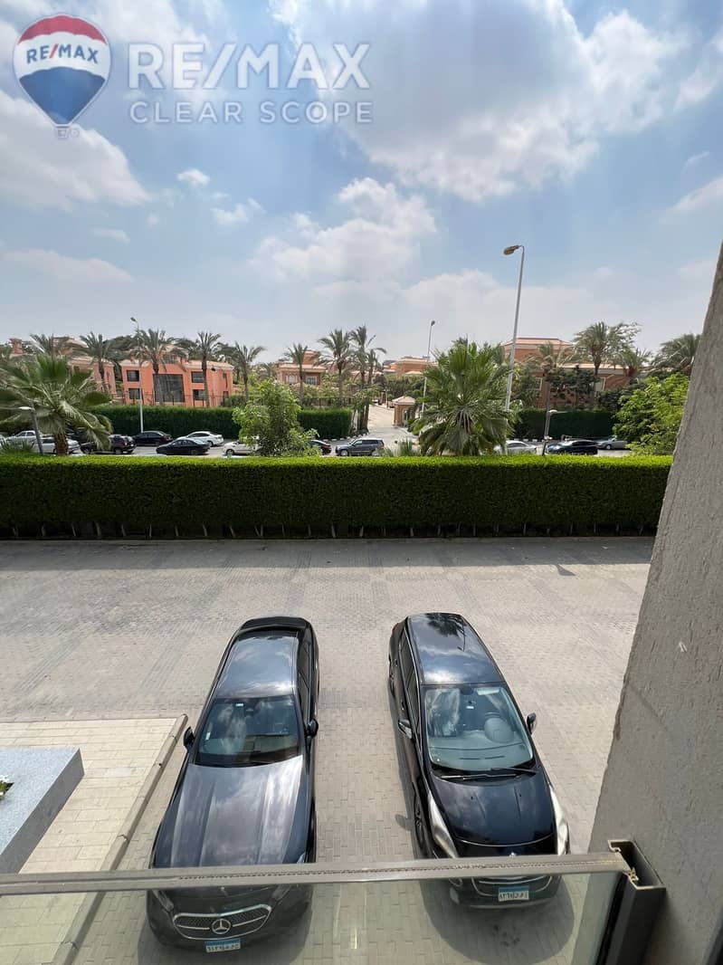 4 4b0f472b-373b-42df-a1f1-eede28580432. jpg