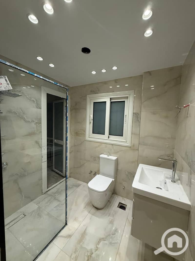 10 bdd12b7b-a05d-425f-a6d6-752f9d82288f. jpg