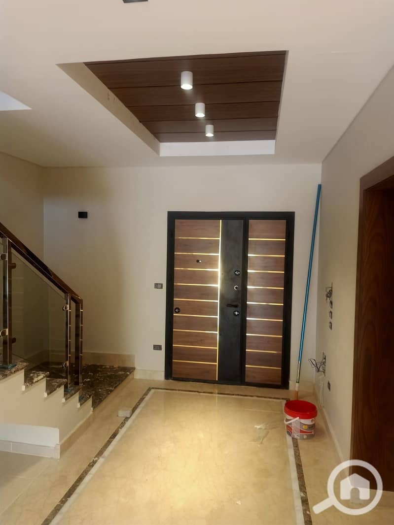 12 b3c17338-2972-4d06-983b-7a3f03821695. jpeg