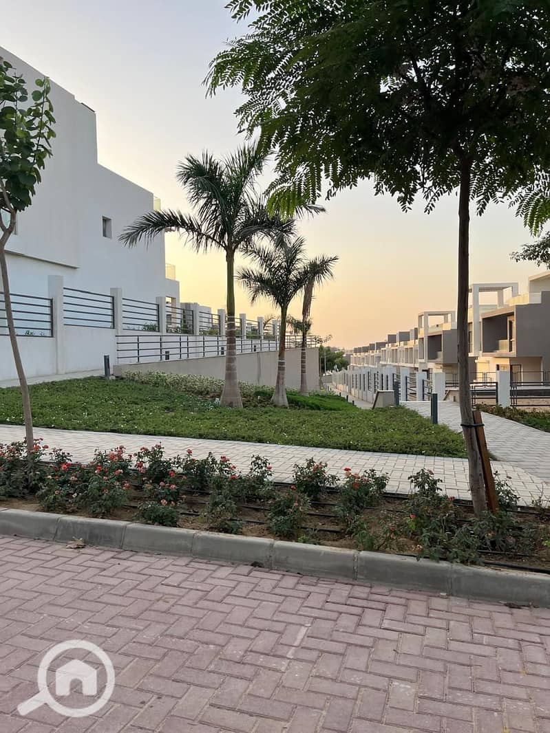 2 5a0e6db1-a95b-47d6-87a9-c9abe5410ed6. jpg