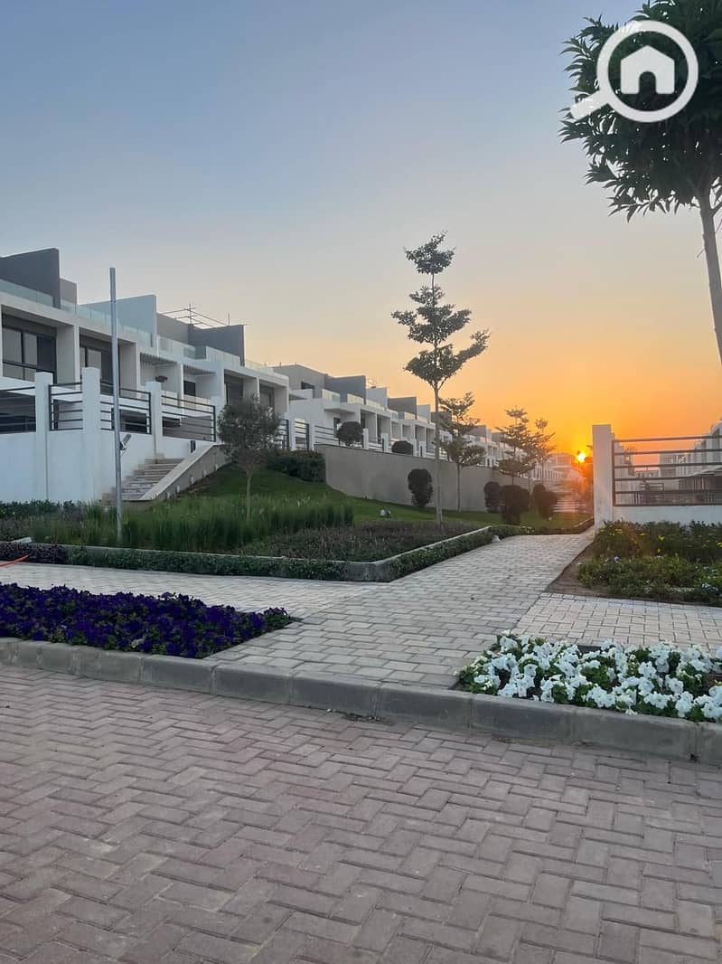 4 68e7f6d7-e62a-47c7-907f-b6142a7d2d98. jpg