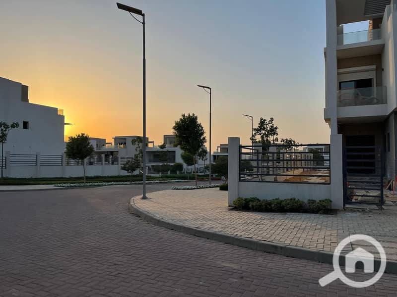 10 f09e1ce4-eb3d-4d38-b673-9691dbbf546d. jpg