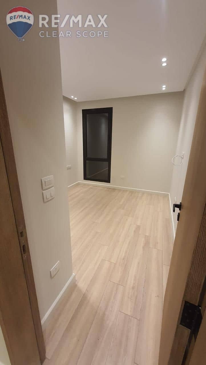 5 5fd8fd52-8635-4559-9a3d-bbe856f67104. jpg