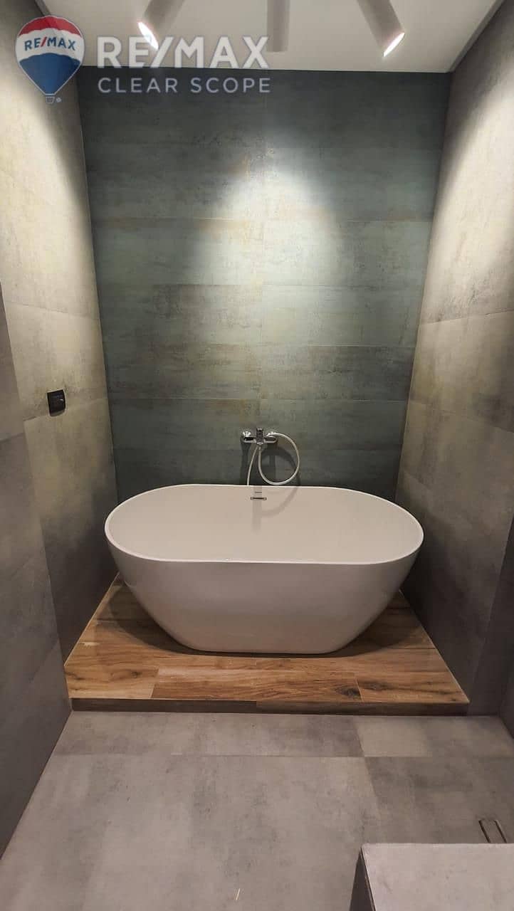 15 810581bd-7ccb-43d2-a6c2-41d292c9d508. jpg