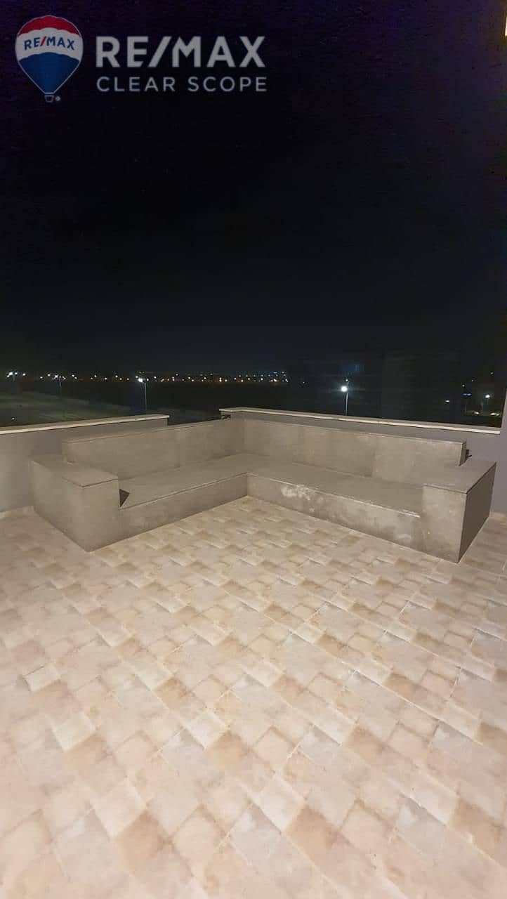 24 e93cdc63-3d8f-4250-8cf2-220cadde9611. jpg