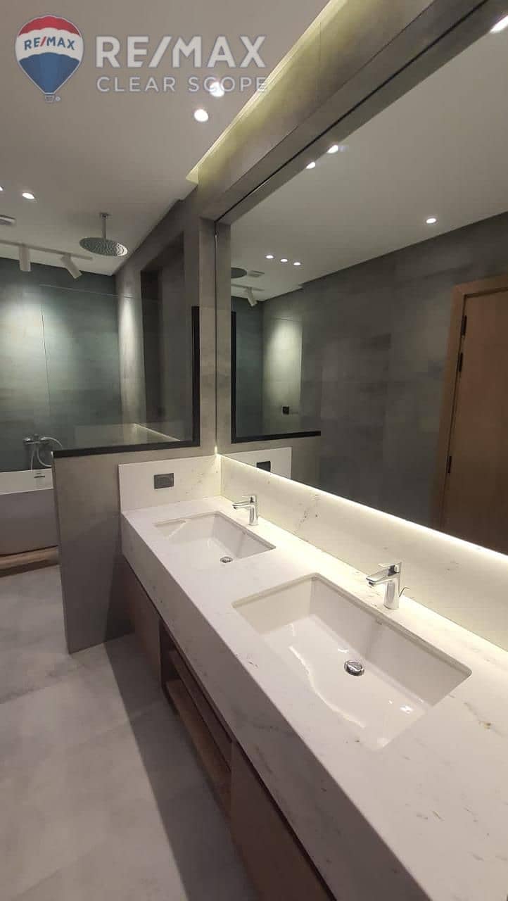 27 f03634a1-8e24-44ca-b27a-d0bd652783e9. jpg