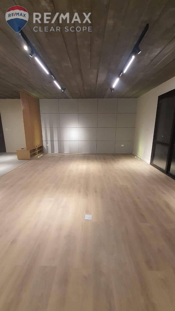 28 f2587878-b712-48c2-a237-742f660d21c8. jpg