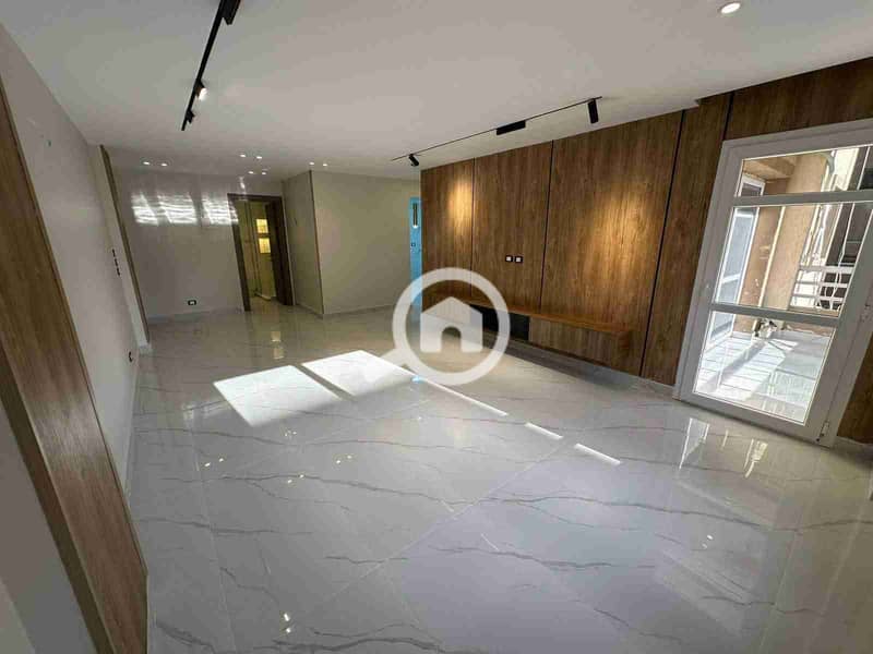 1000753076. jpg 1000753076. jpg