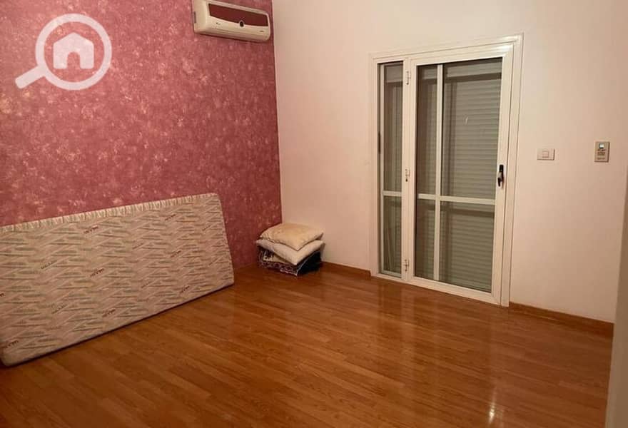 4 4aef8eee-43f8-44b8-9533-6cb77acfd798. jpg