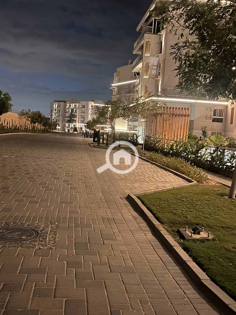 8 4100dcb5-2393-41e6-8d88-034f4c493d96. jpg