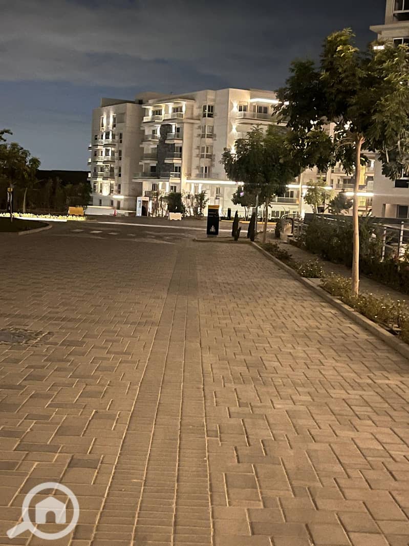 12 c821ad16-cfd3-4de4-8774-2086e41e3ae5. jpg